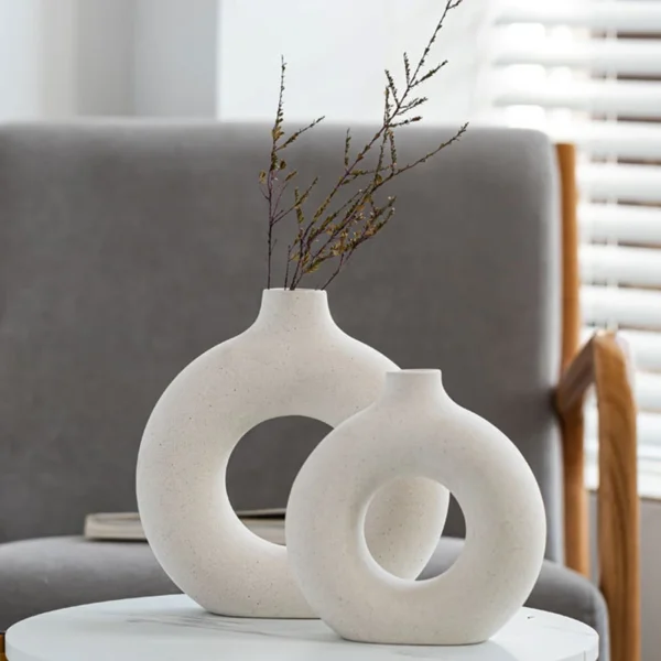 Runde Hohlkeramik-Vase im nordischen Stil